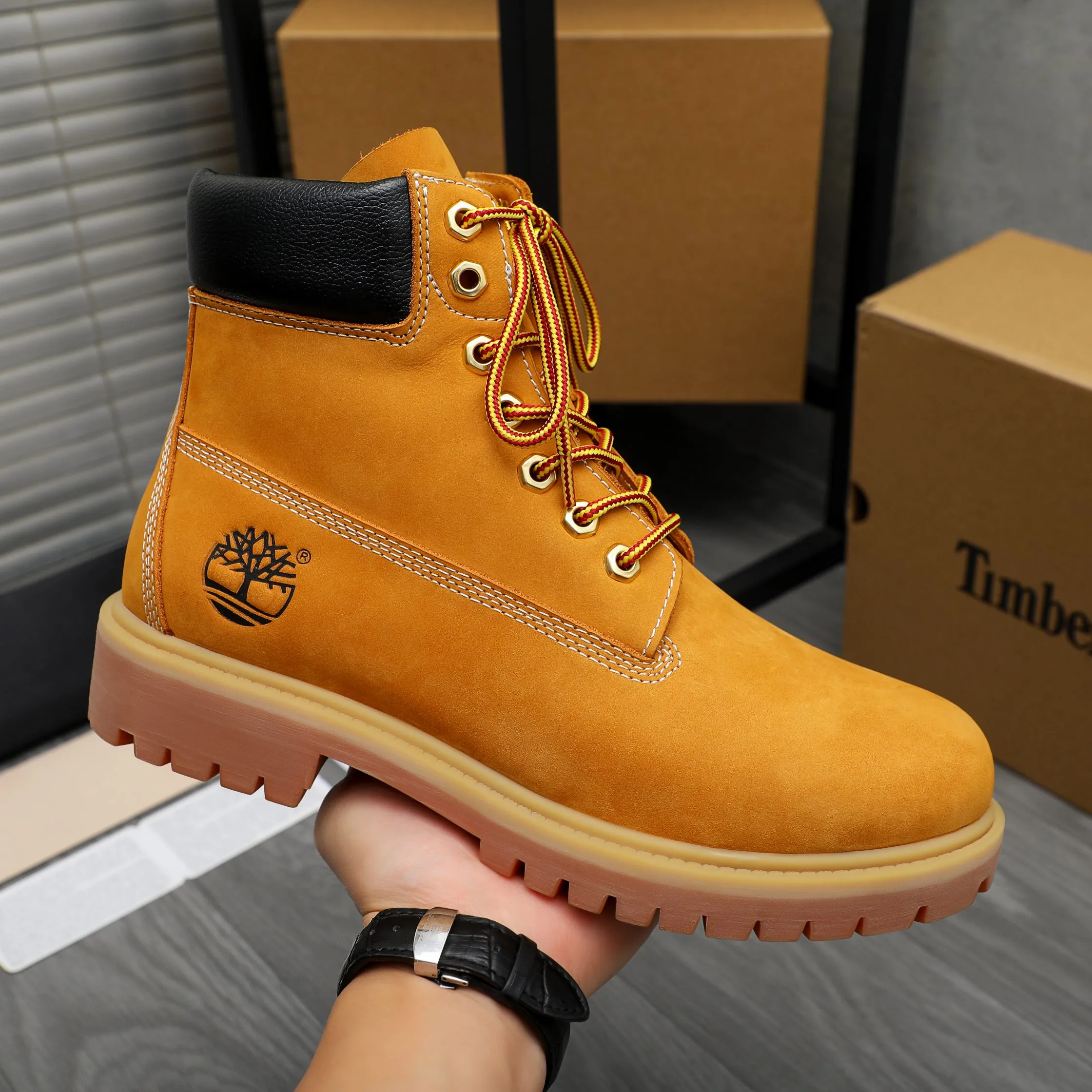 Men's shoes 💰p480 Product trademark: LV "Louis Vuitton" business lace-up high-top men's shoes Regular size: 38-44 Product material: Selected frosted cowhide upper, leather lining, original rubber outsole